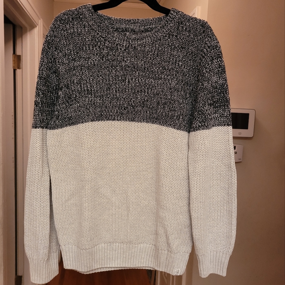 Sovereign Code Black & Cream Boys' Sweater (NWOT)
